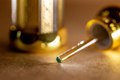 Musc Blanc absolutes Parfüm Öl 100% 12ml - El-Nabil Pipette mit goldenen Akzenten und kraftvollem Duft.